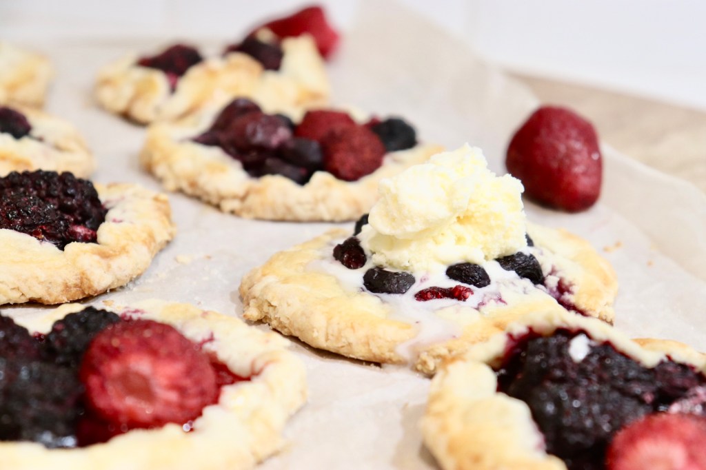Mixed Berry mini&nbsp;Galettes