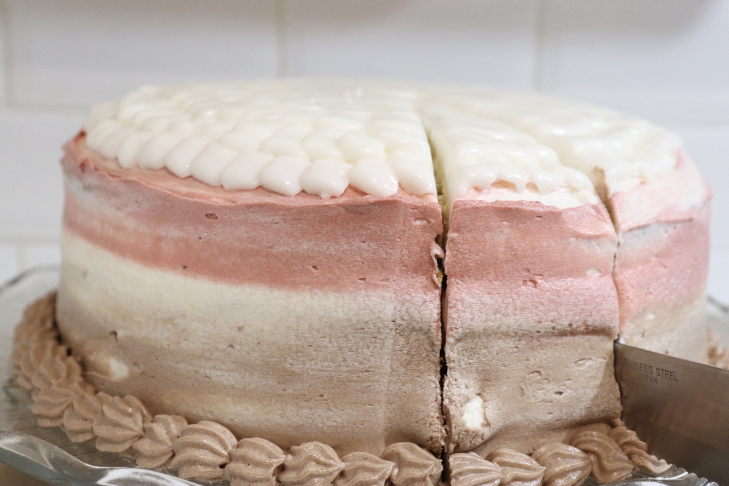 Neapolitan Cake : Chocolate, Strawberry & Vanilla