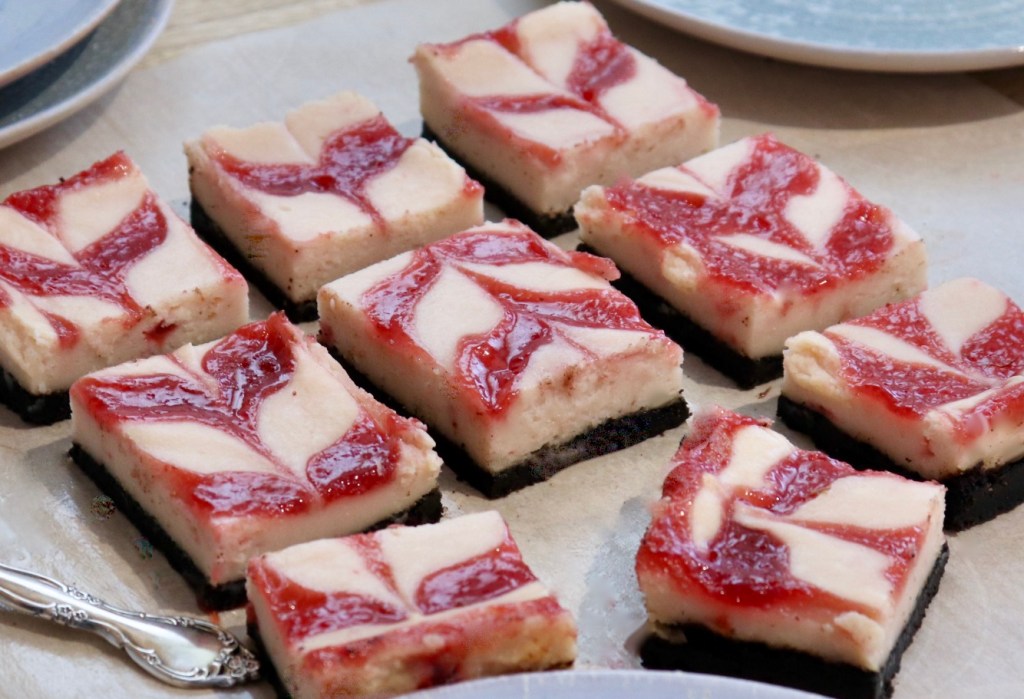 Strawberry Cheesecake Bars with Oreo&nbsp;crust